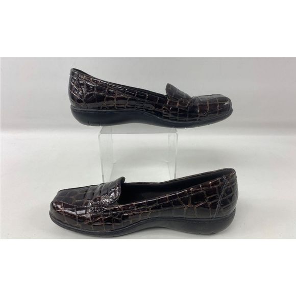 Clarks Sz 10 BrownAlligator Bendables Women's Loafer - Picture 1 of 11